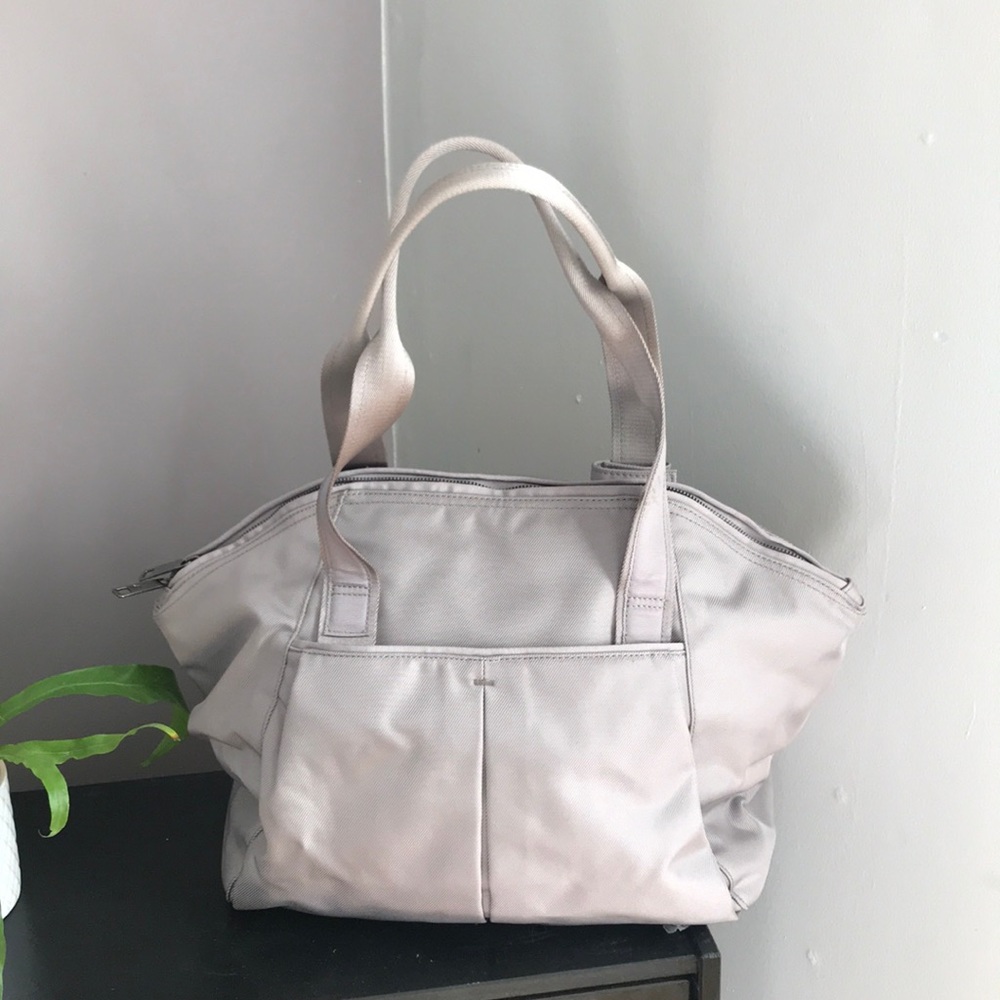 Light purple duffle gym bag from Lululemon
